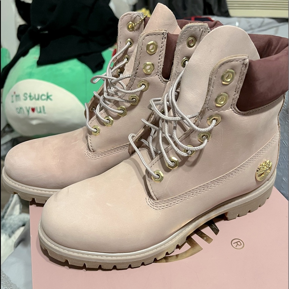 Light pink timberlands, never used and have been sitting in box for a long time.